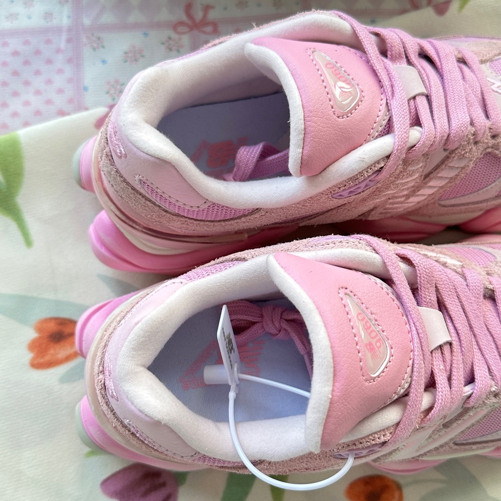 New Balance 9060 Series "Sakura Pink" Colorway (Dad Shoes) - Picture 8 of 9